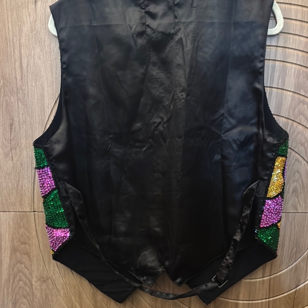Sequin Vest With Scallop Pattern - image 3